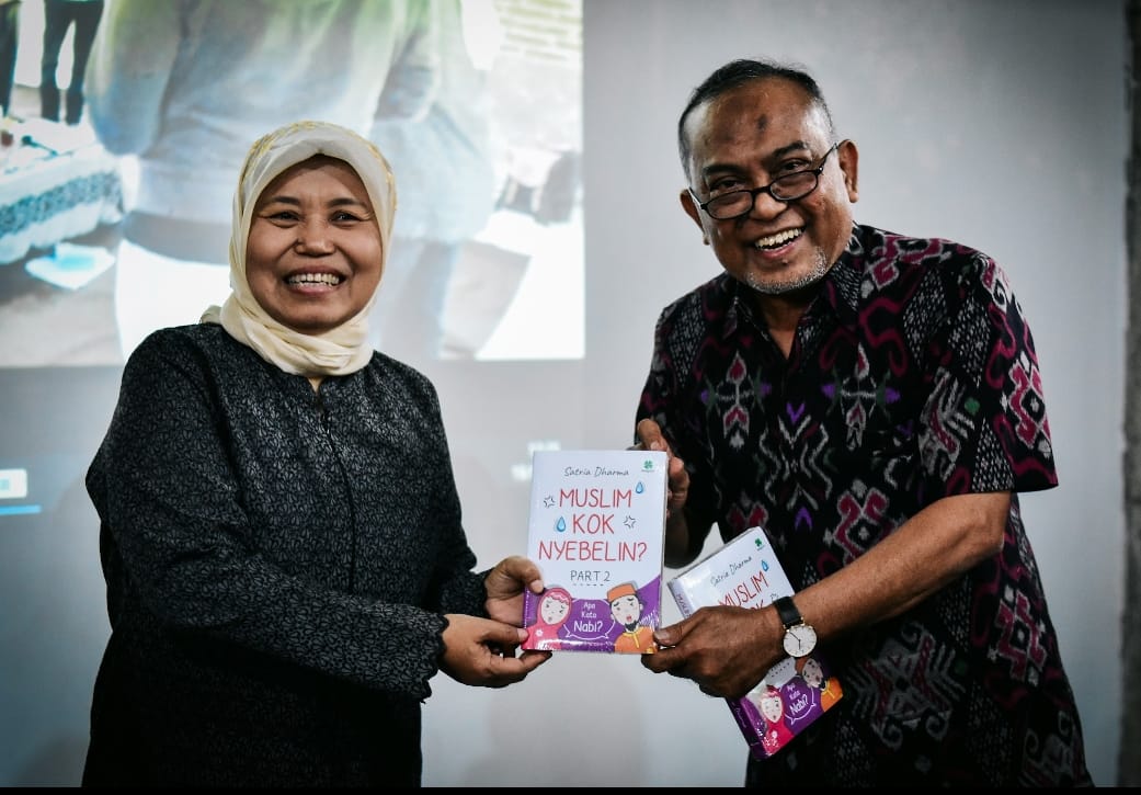 Ibu Tri Mumpuni Wiyatno adalah seorang pemberdaya listrik di lebih dari 60 lokasi terpencil di Indonesia yang mendapat penghargaan Ashden Awards 2012. Ia pernah menjabat sebagai anggota Komite Inovasi Nasional dan sekarang Badan Riset dan Inovasi Nasional.