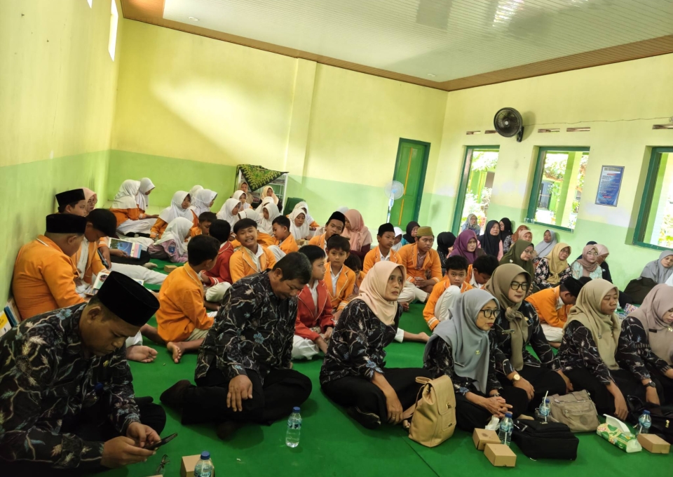 guru-dan-murid-sdn-madigondo