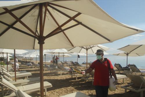 A worker disinfects a beach area to protect against the spread of Covid-19. Photo: Twitter
